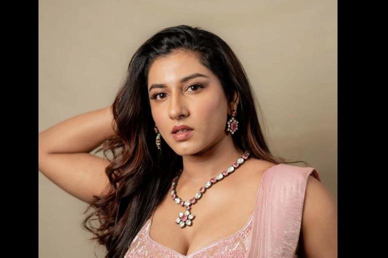 విష్ణుప్రియకు కాసులు కురిపించిన వివాదం